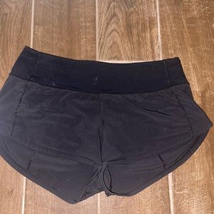 lululemon Speed-Up low rise lined shorts 2.5”. size 4.